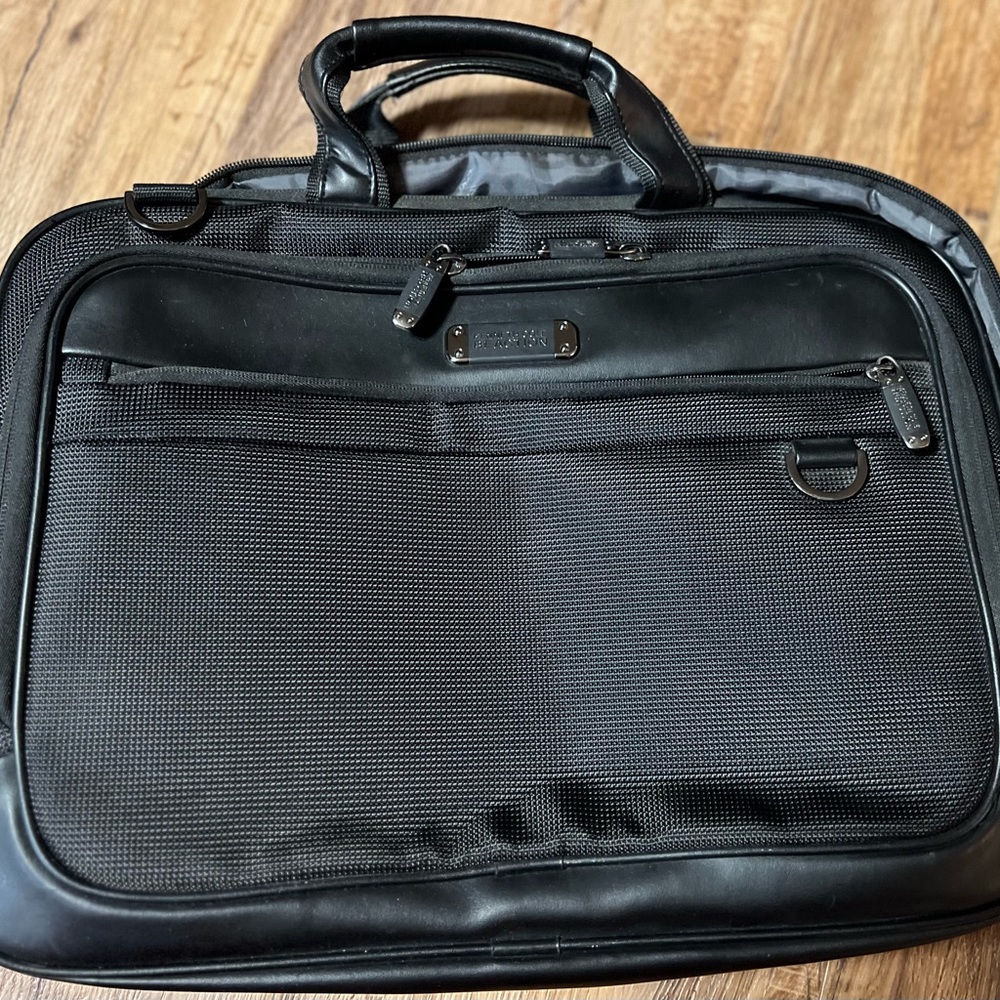 Kenneth Cole Reaction Laptop Case for up to 17" computers
